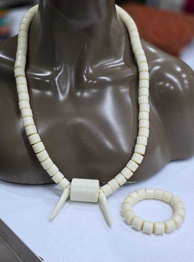 Single horn necklace set