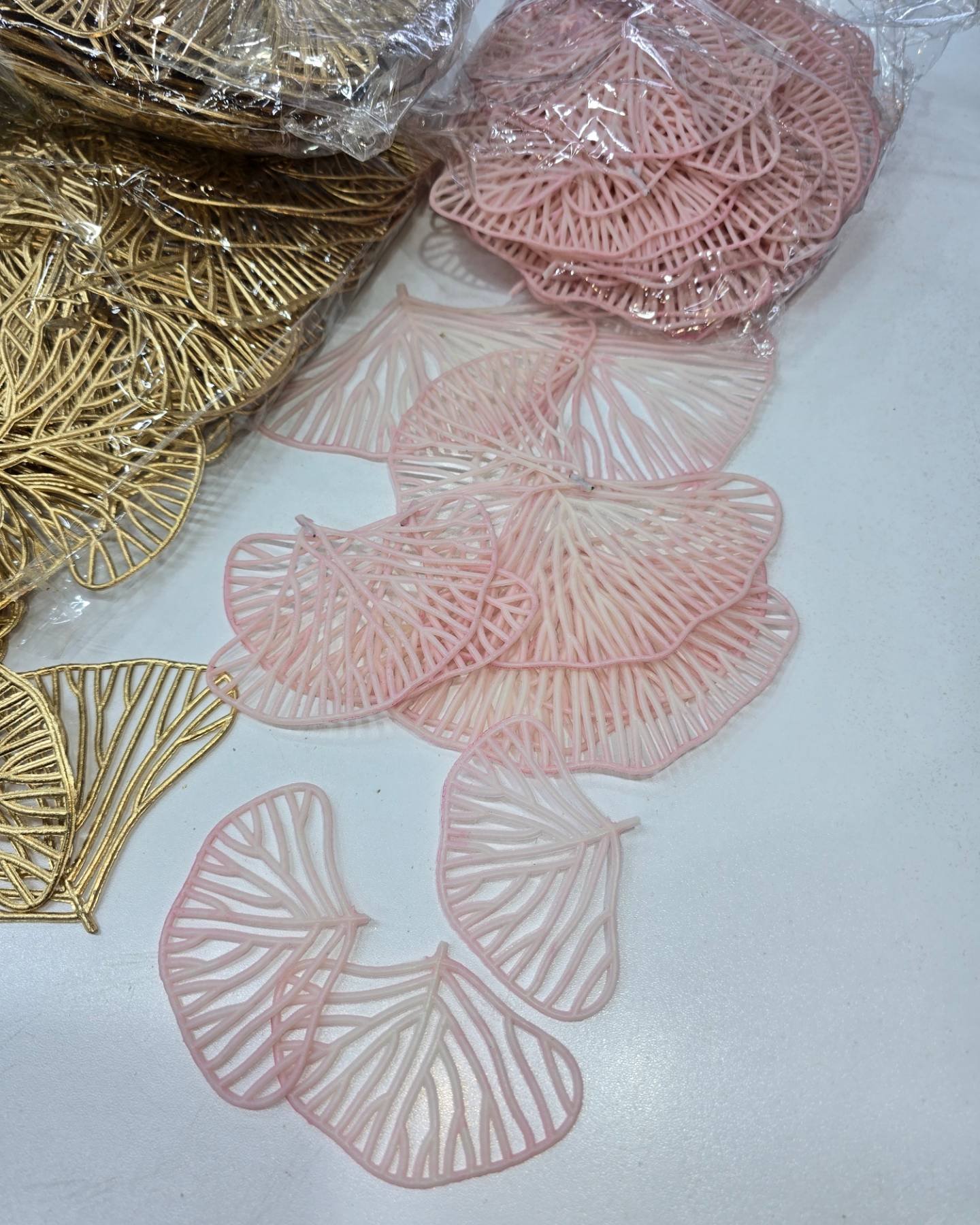 Leaf motif. - Image 4