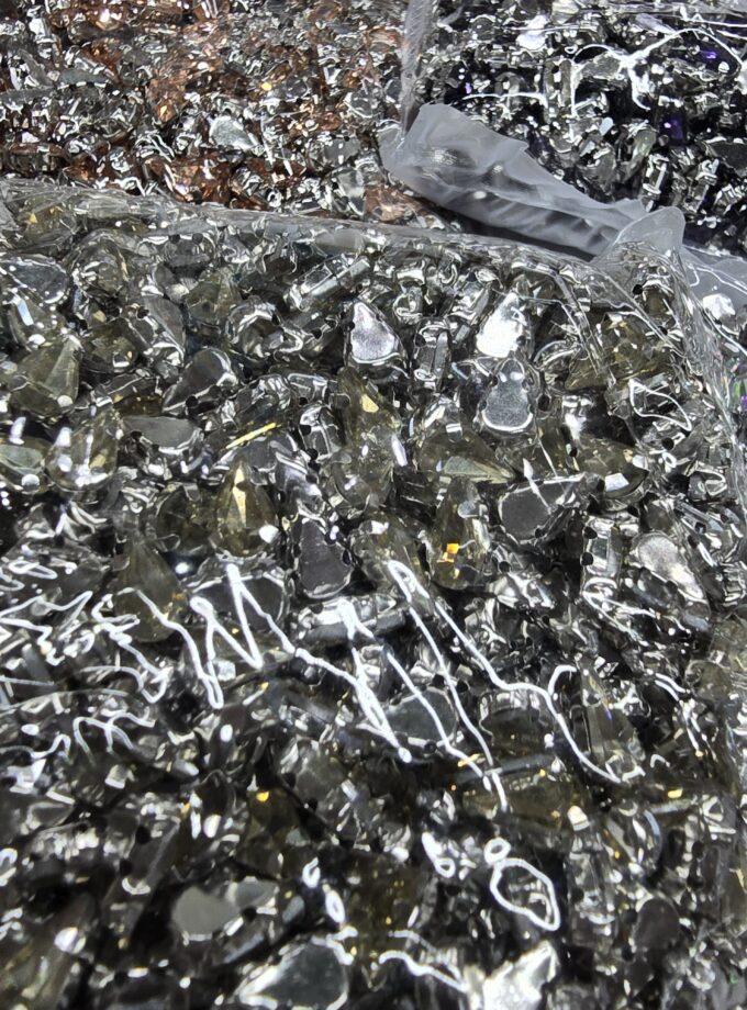 Tear drop rhinestone size 6x8mm each